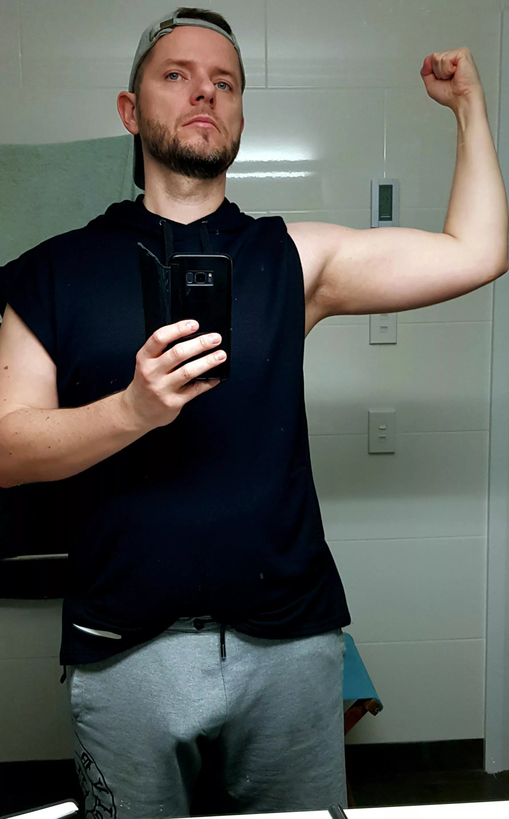 My semi dick bulging. 🤙🏻