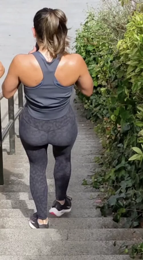 My sexy gf showing it off in my favorite leggings. Have full video and willing to share with fit guys with abs ;). Hmu