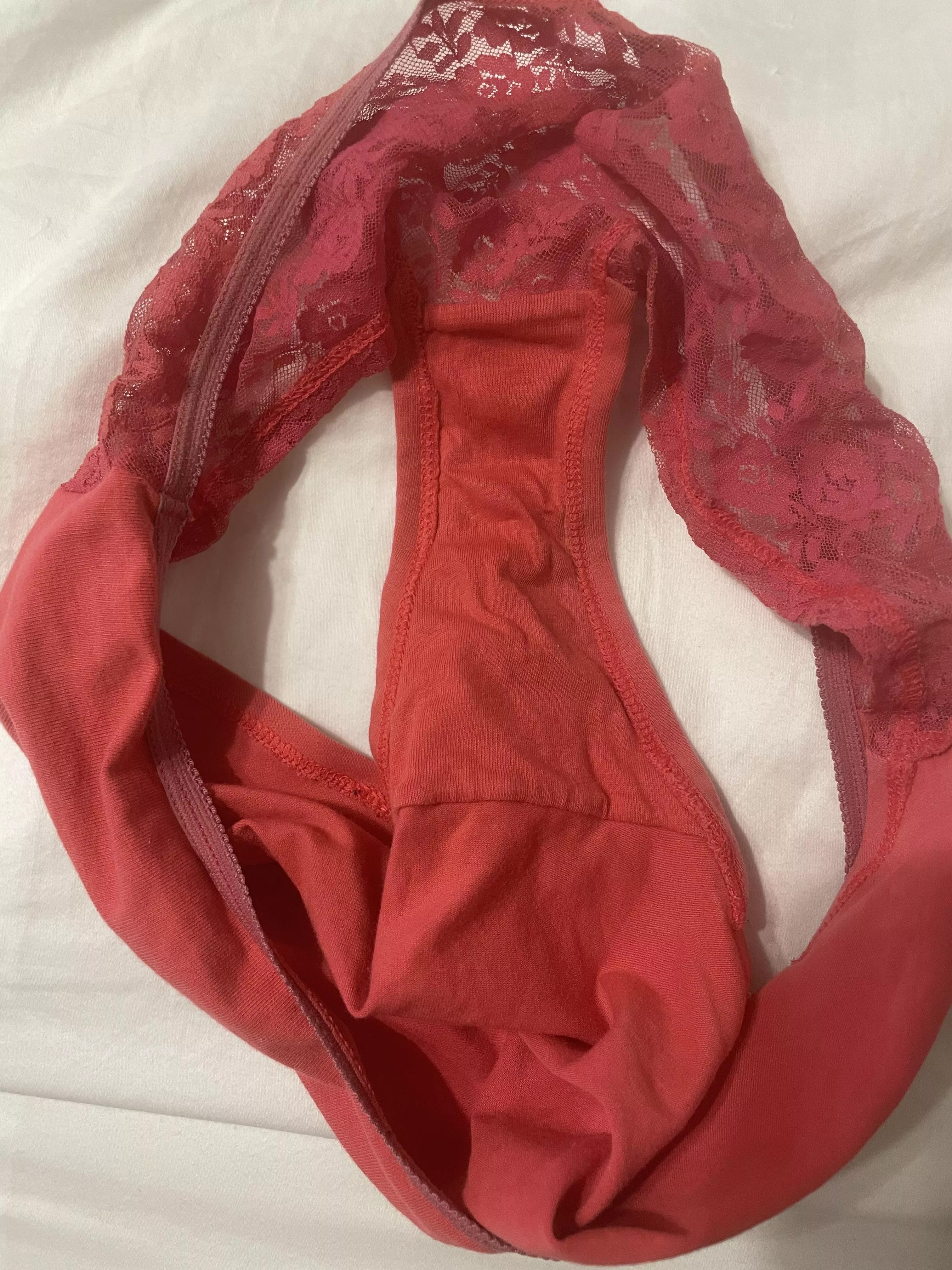 My sisters panties are starting to get wet 😈