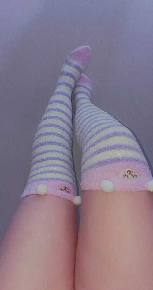 my socks of the day 🤍🎀