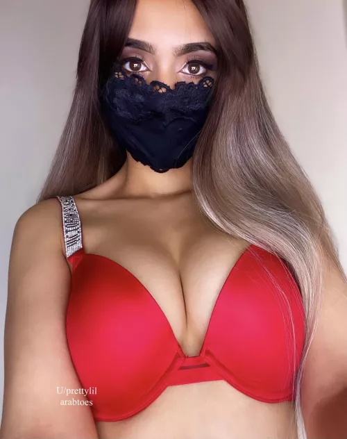My strict Muslim parents donβt even know I take my hijab off let alone post pics like this π