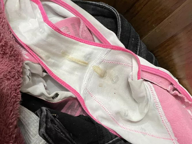 My super shy gfs, she would freak out if she knew I was into her panties, very clean pussy scented 🤤