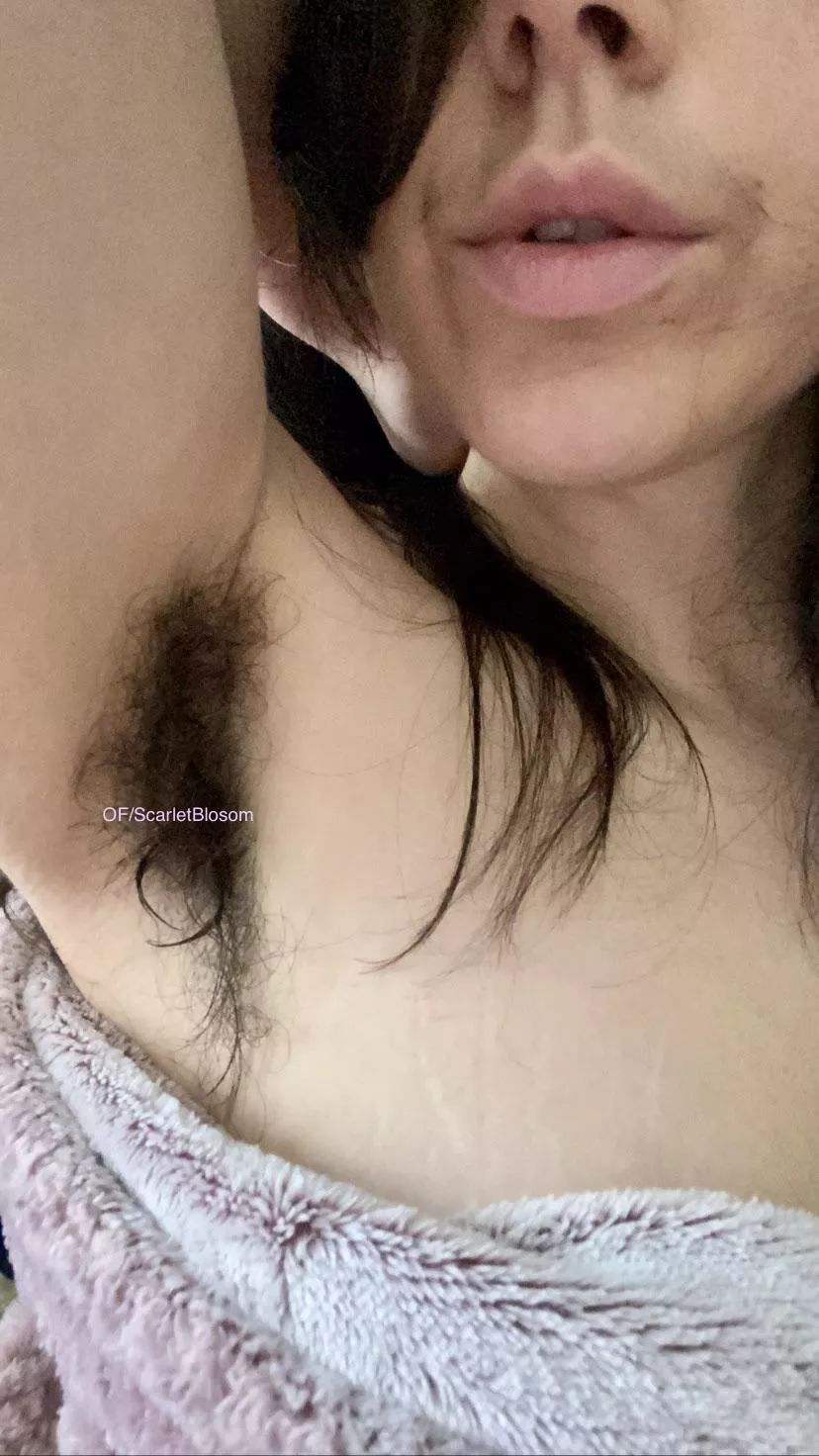 My sweaty armpit and pretty lips 💋