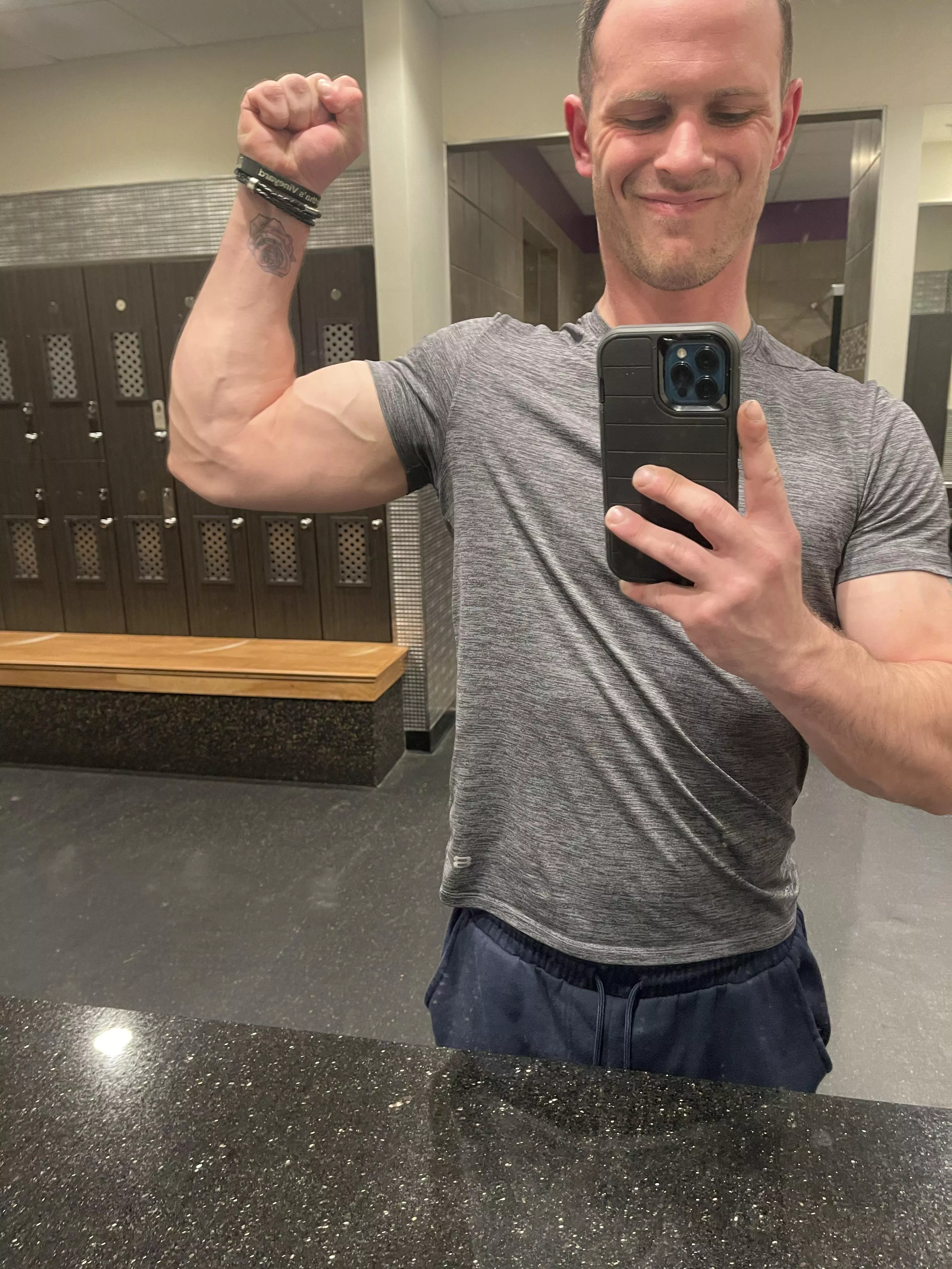 My third workout in this shirt so my pits smell ripe