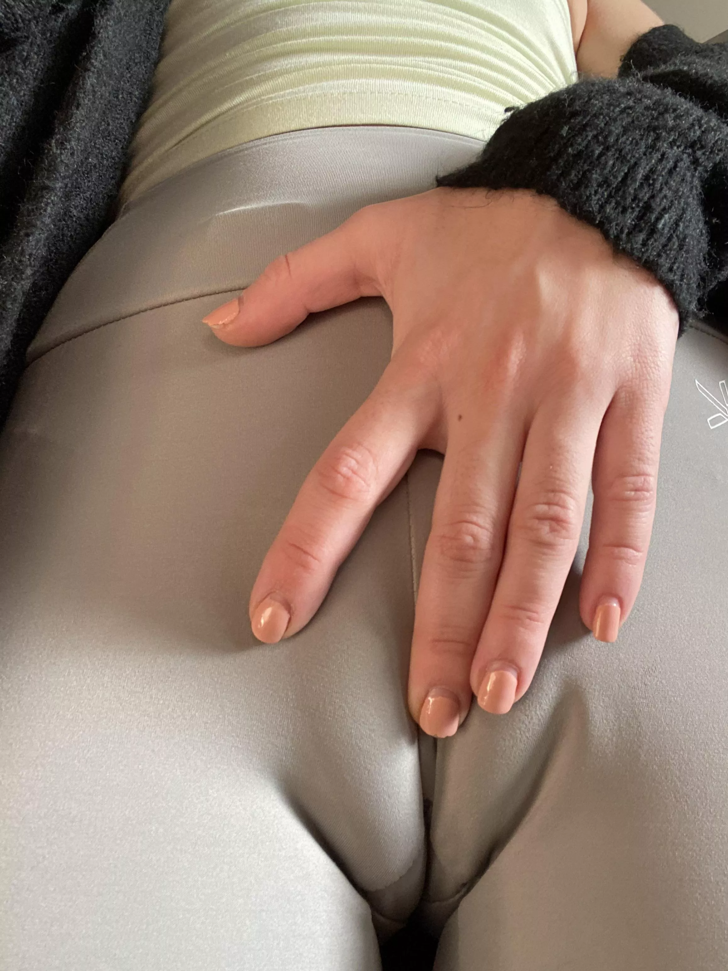 My toe says hello😚