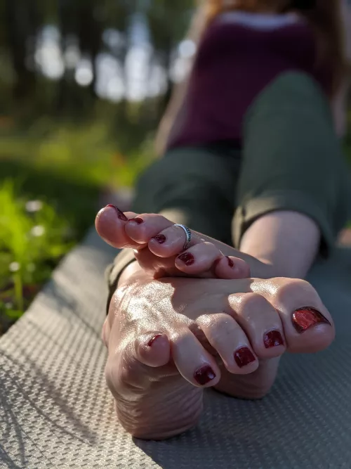 My toes are craving your tongue π