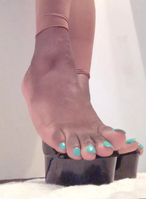 My toes need some hot thick cum