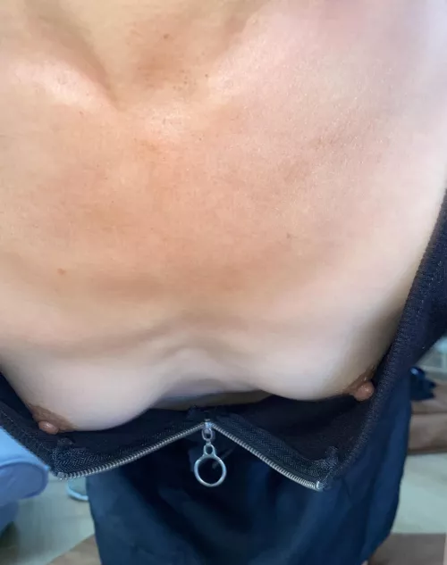 My top zip is broken is it ok to wear out shopping still ?