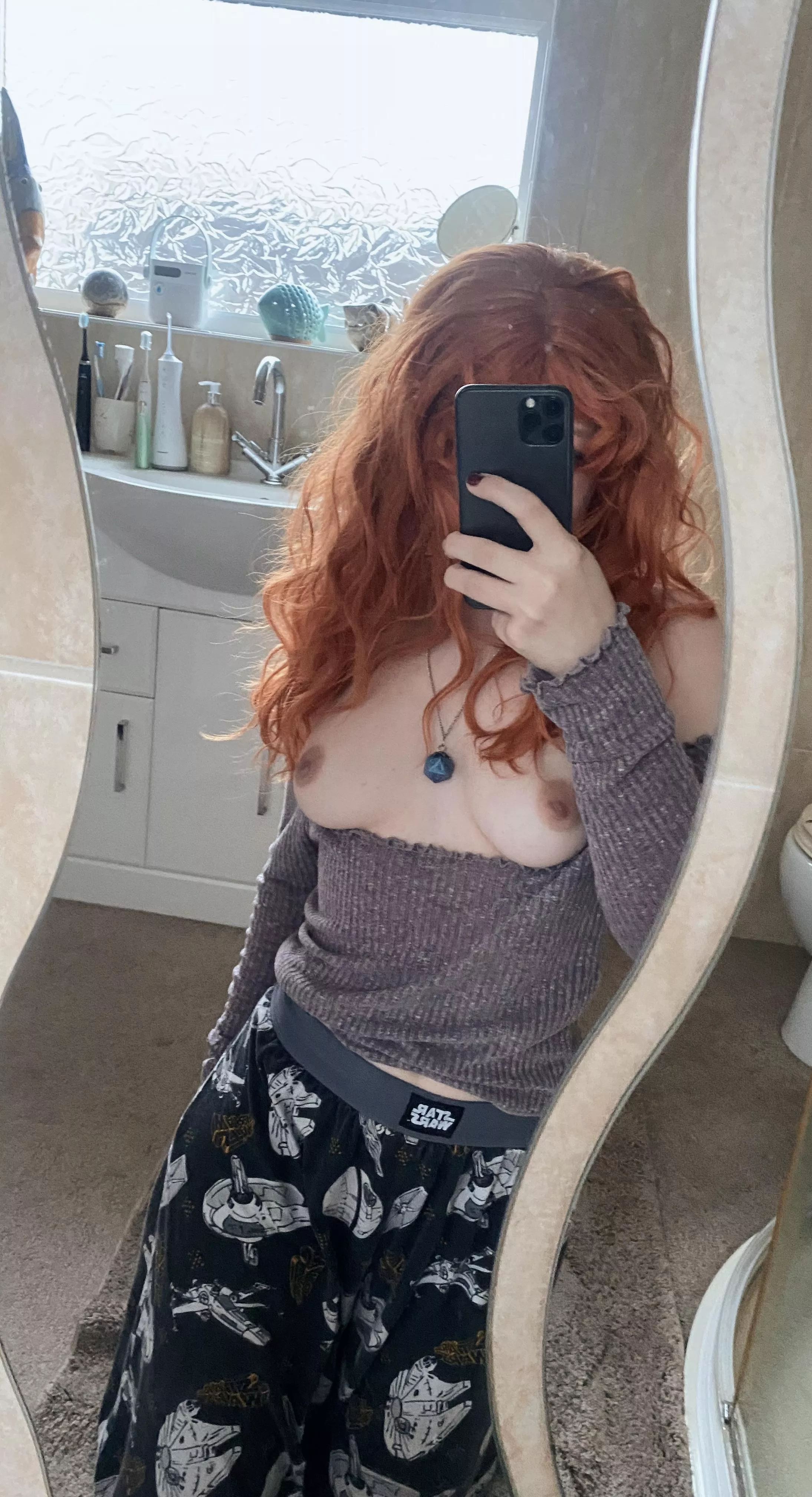 My Valentine’s date is gonna be my gaming PC and a whole lotta getting myself hyped up for Total War: Warhammer III 🖤 [f]