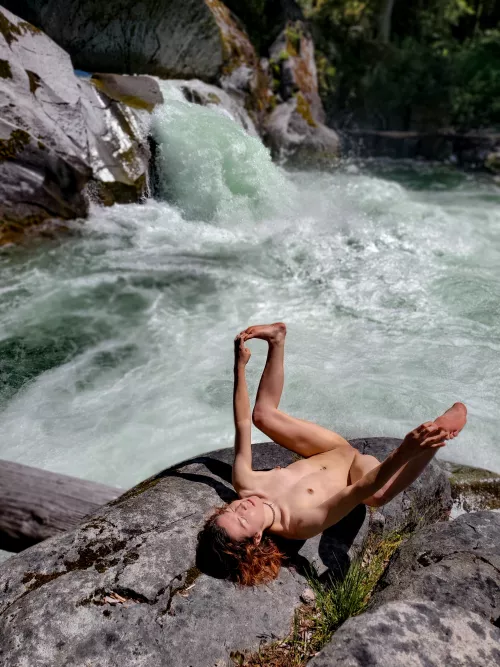 My version of a sun salutation😋💫