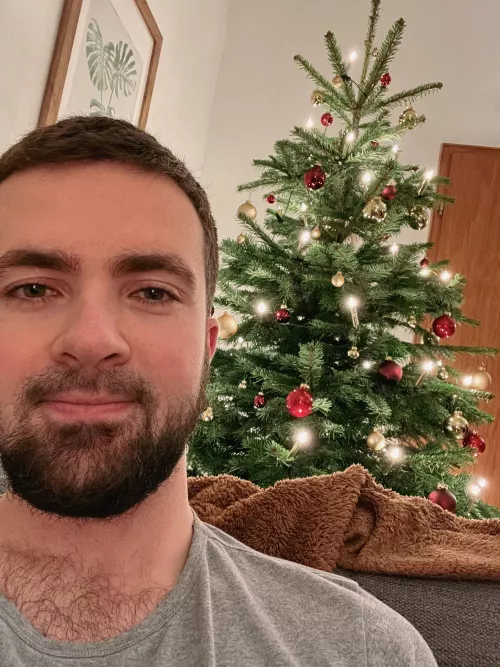 My very first own Christmas tree. A friend told me the decoration looks boring 🎄