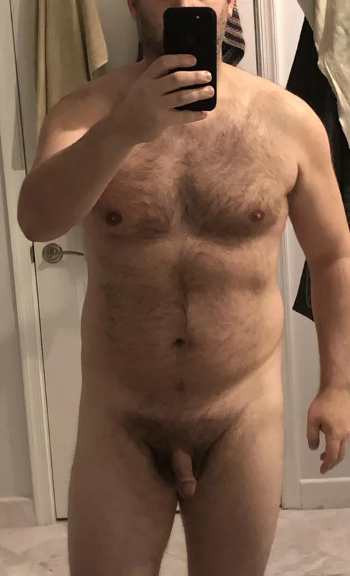 My very normal nude for this Wednesday. Hope everyone has a good day - youβre all beautiful people! M39, 219, 6ft.