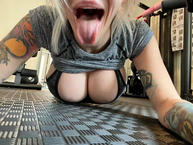 My workout buddies get a good view 😌❤️