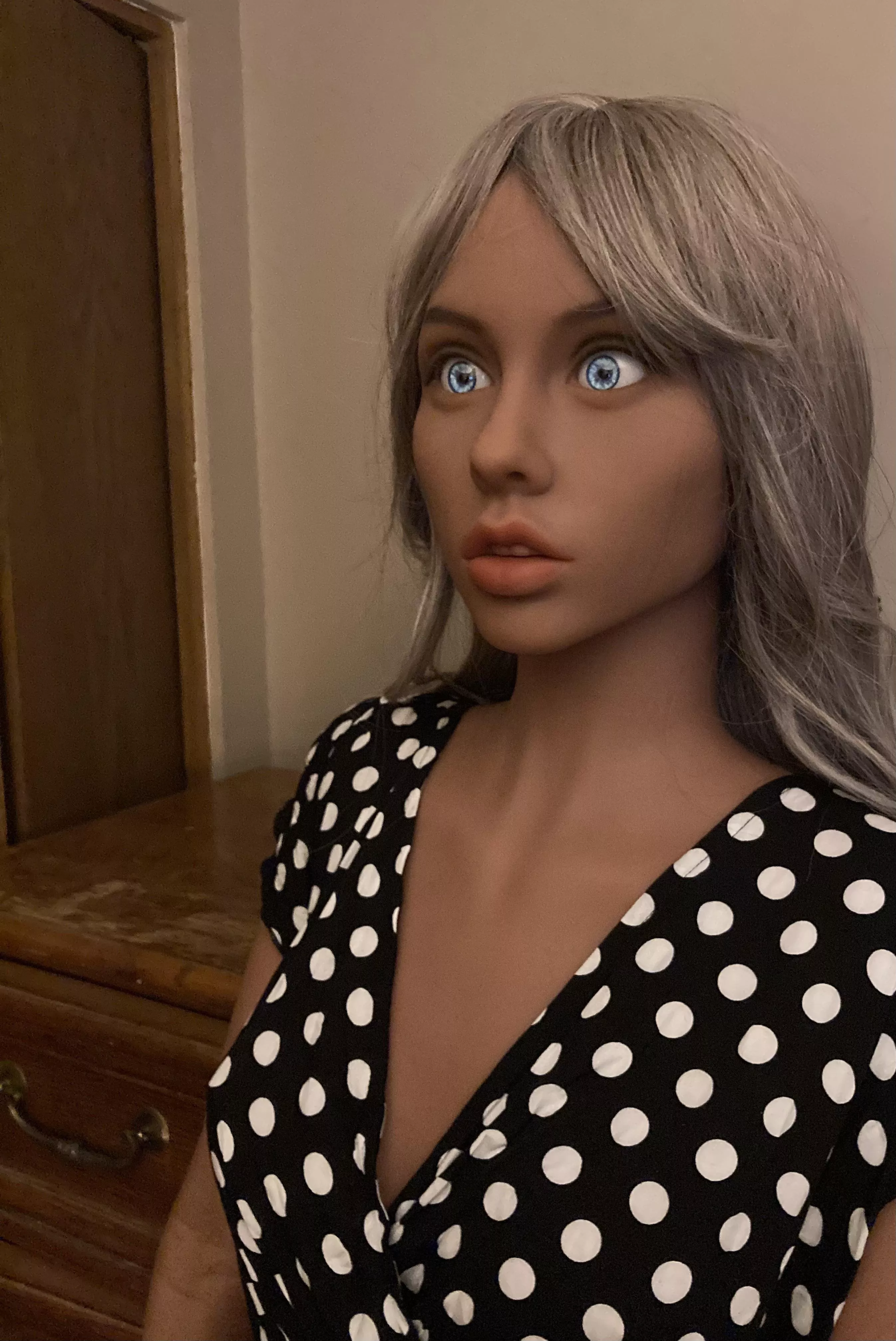 Natalia with a new hairstyle. Opinions?