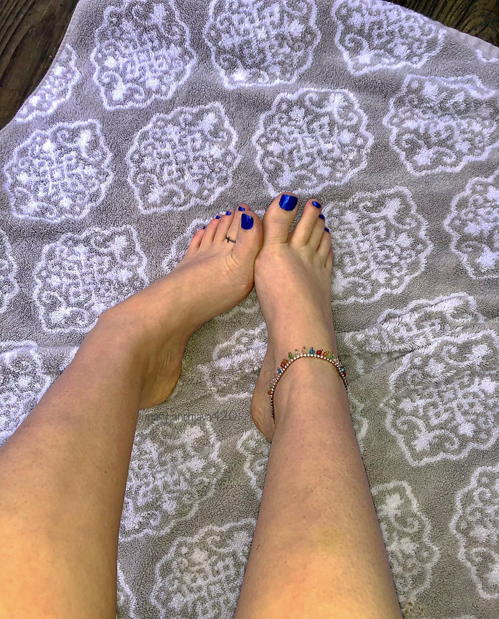 Natural, outdoor lighting 💙 (repainting today, possibly. Color suggestions are welcome in comments)