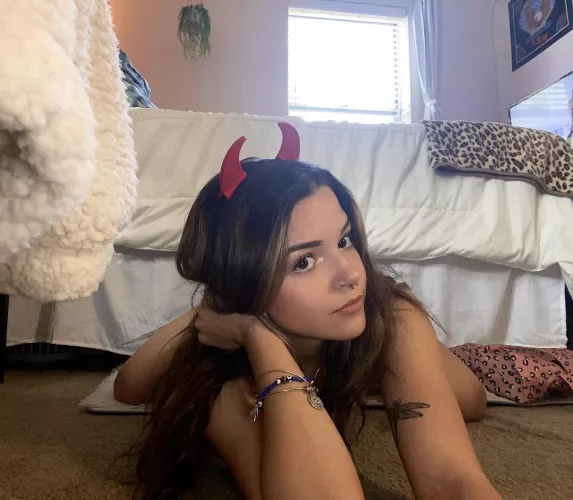 Naughty amateur brunette π exclusive nude content on my page, free dick rating when you subscribe π¦