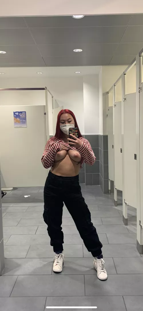 Naughty girl🤫 I shouldn’t be ditching class to take nudes🥵😈 link in bio