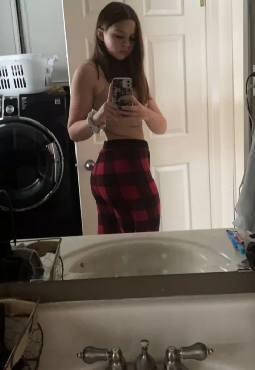 Need a bbc to trib my bbc slut sister DM for more pics sending insta as reward