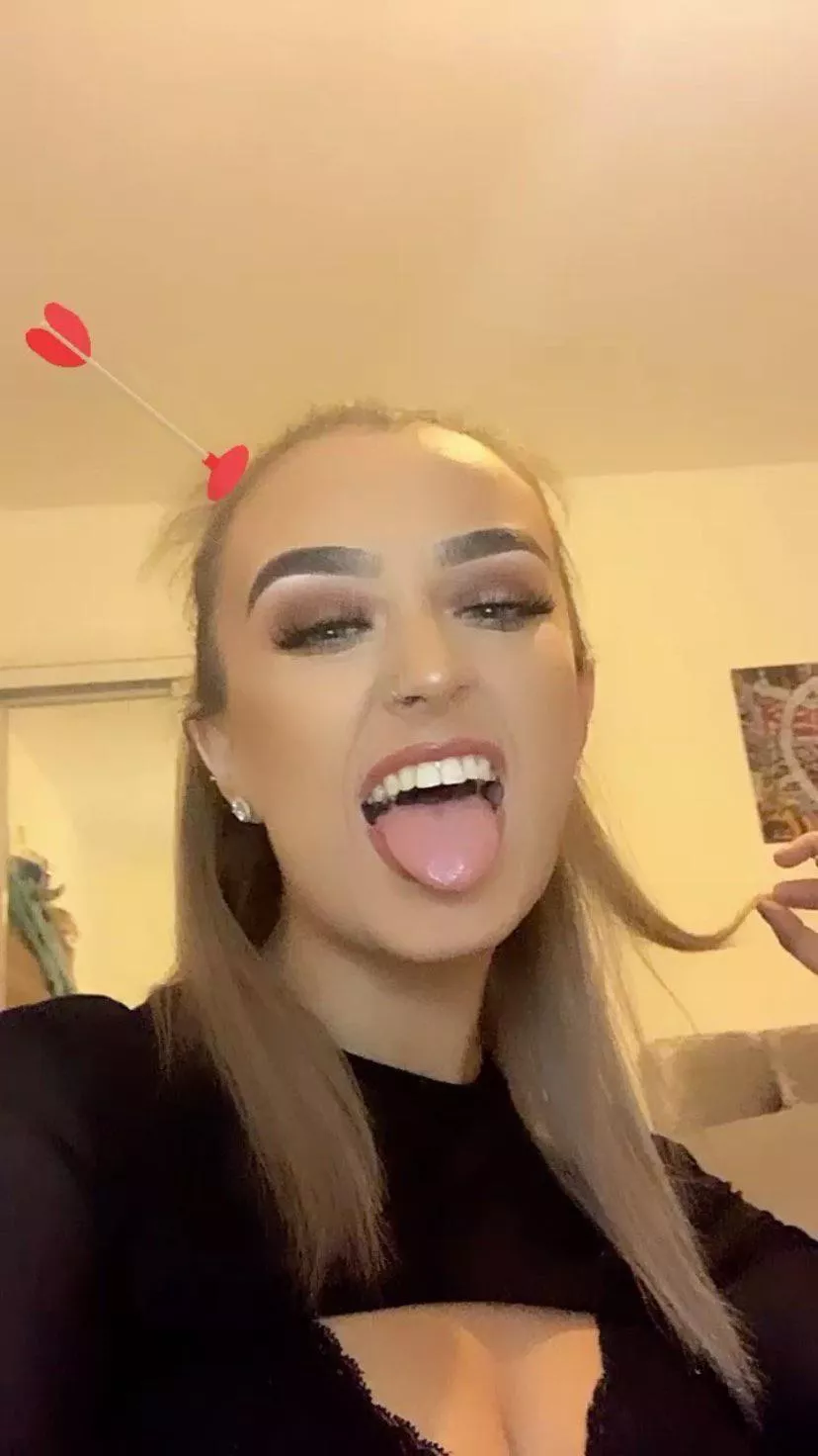 Need a big dick to trib my 18yo gf. I have her nudes for tribute. Trib this pic to start and send it on Kik: jasonk1222