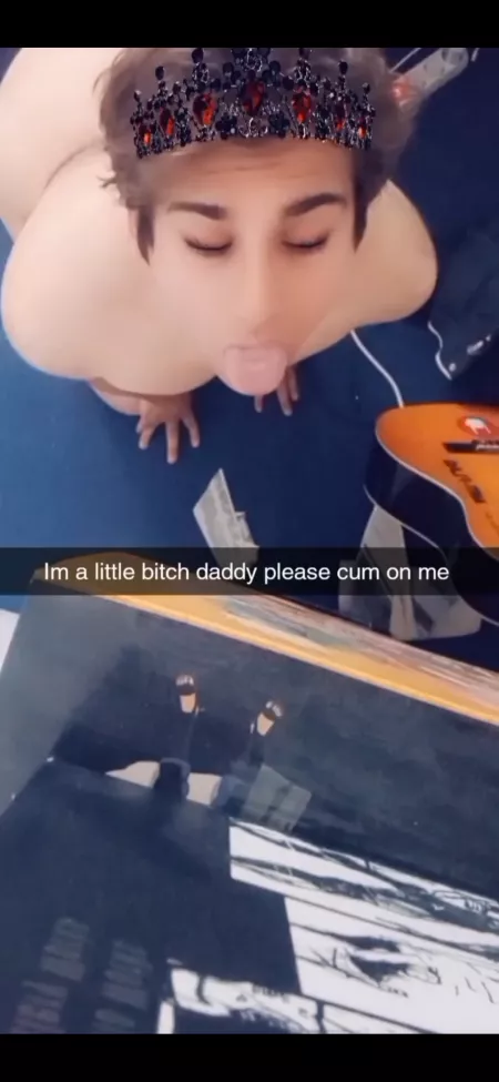 Need a black daddy to fuck my throat and cum on me🤤😋