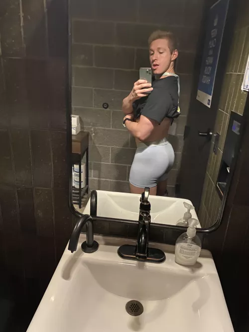 Need a booty massage asap