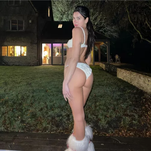 Need a bud to help me get off to Dua Lipa and Rp as her