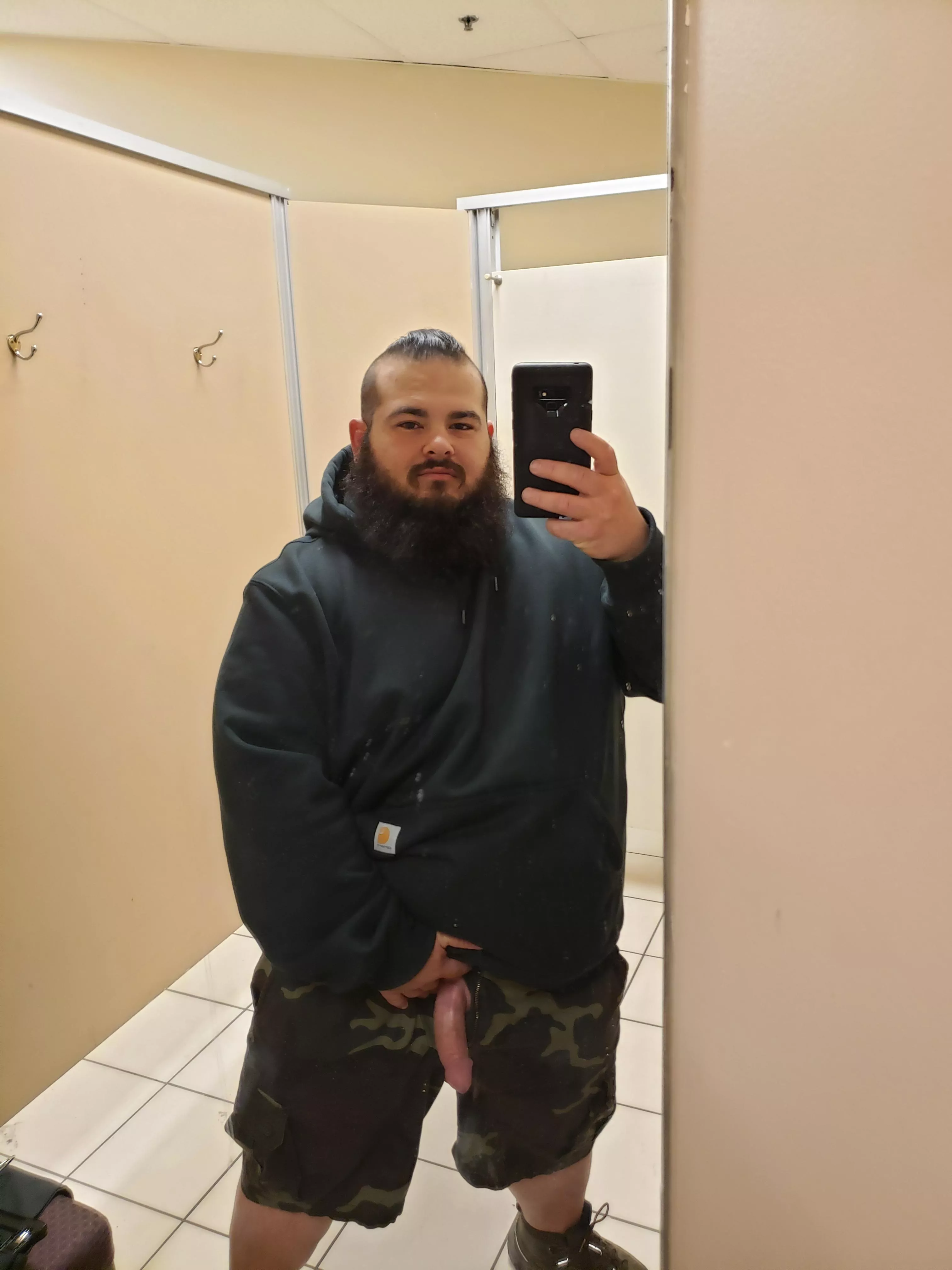 Need a thick woman in this fitting room right now