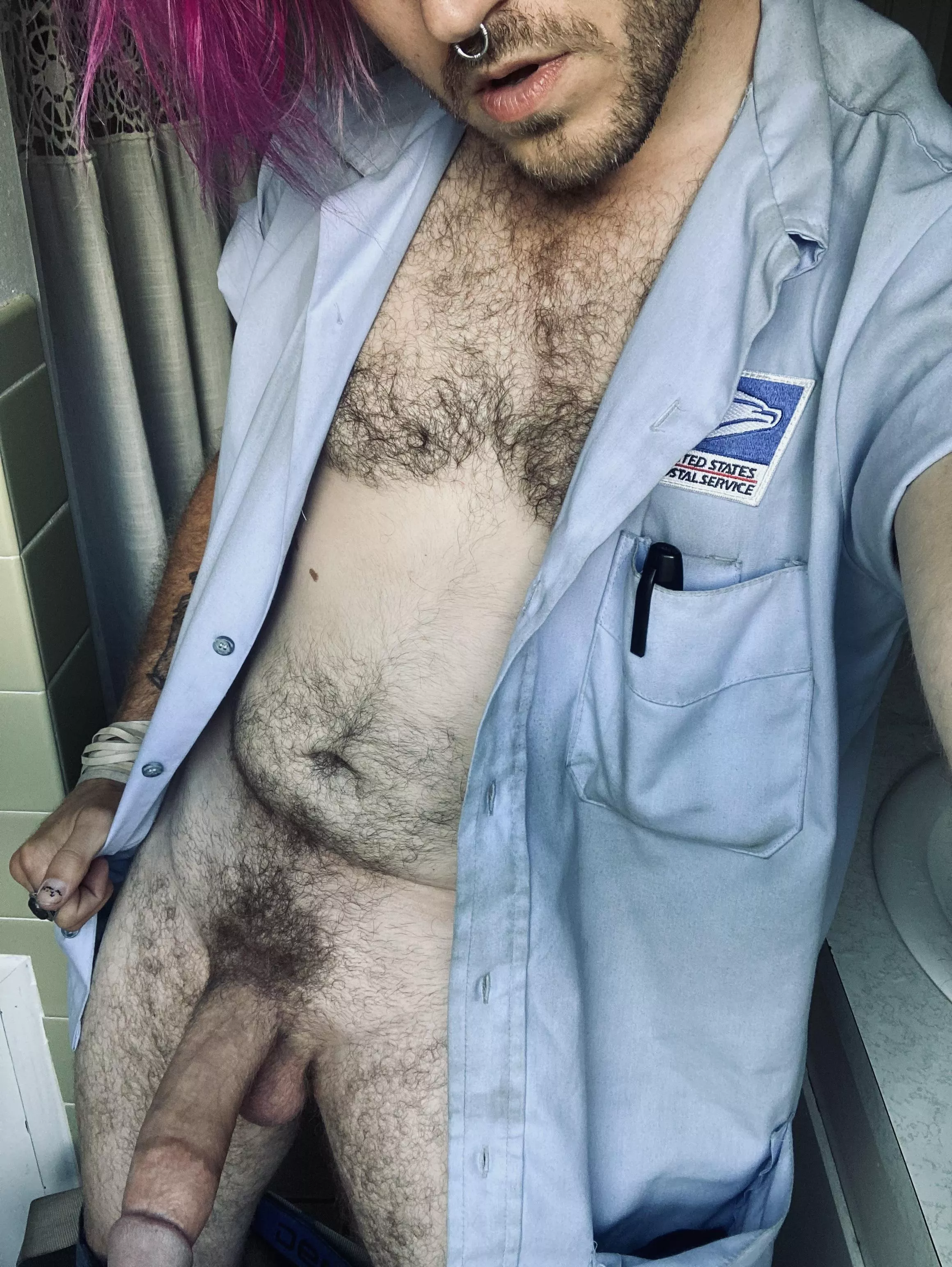 Need a tight place to deliver this package. Any takers? (DMs open ✌🏼)