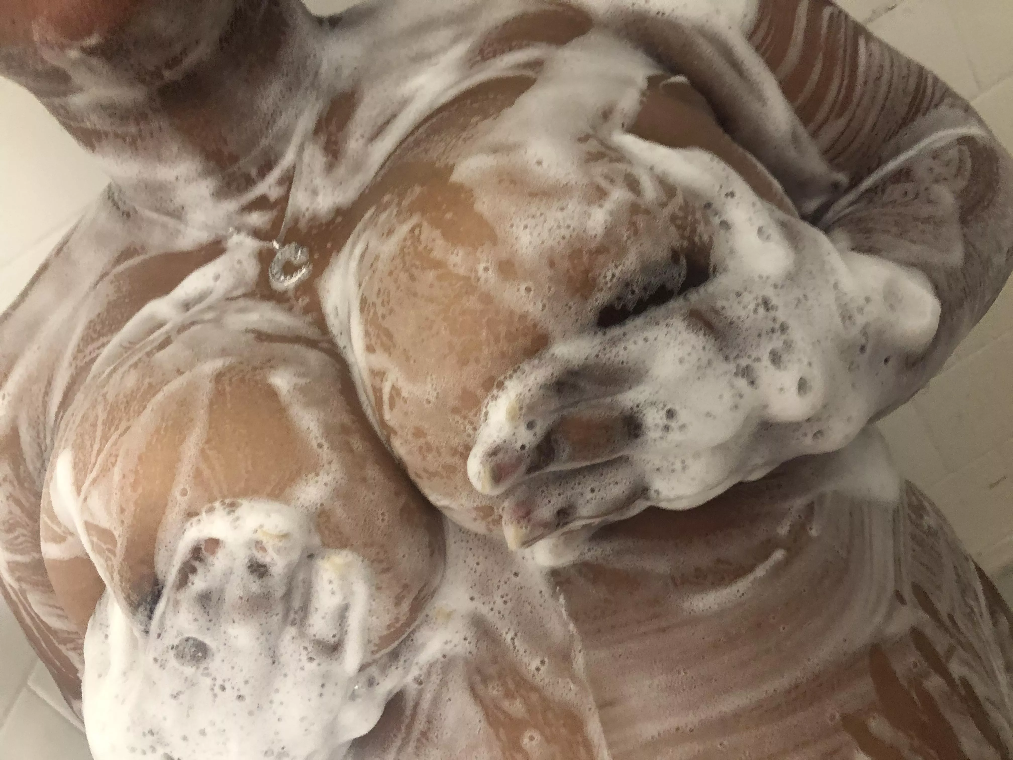 Need helping getting my back 😏