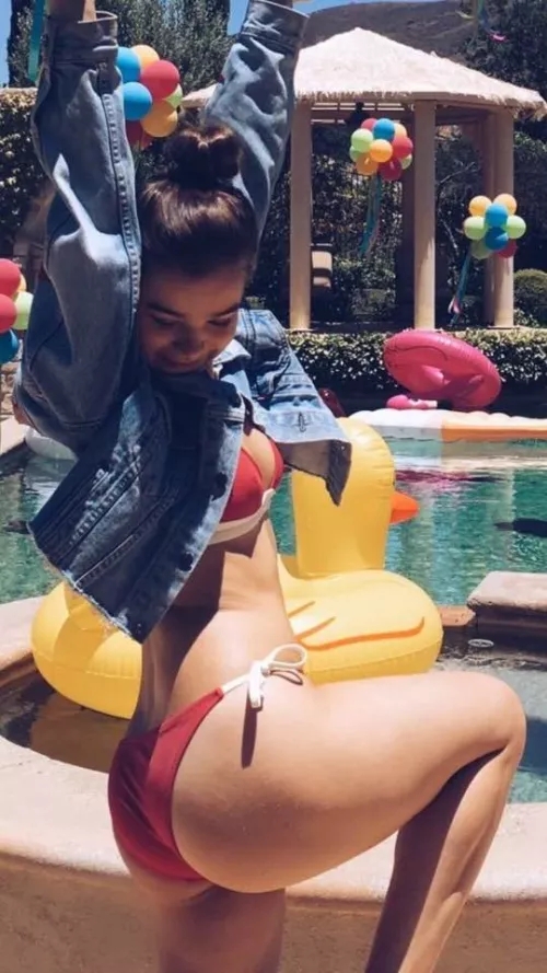 Need someone to be Hailee Steinfeld for me