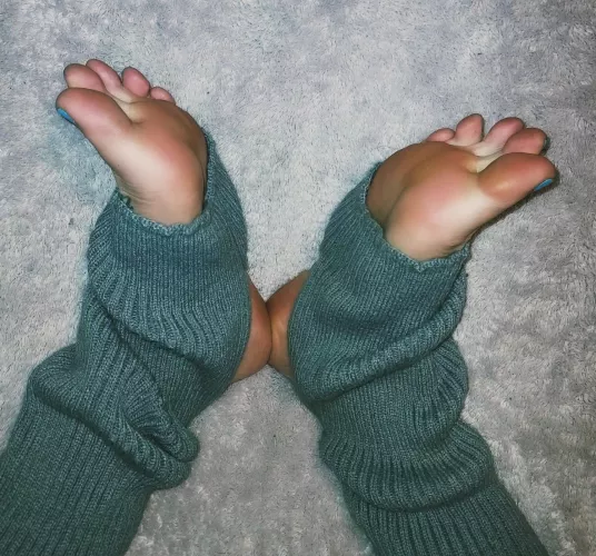 Need someone to come keep my feet warm. π₯Άπ₯Ά