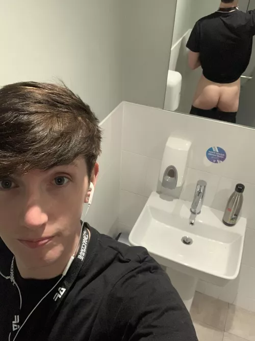 Need someone to dump a load in me in the locker room