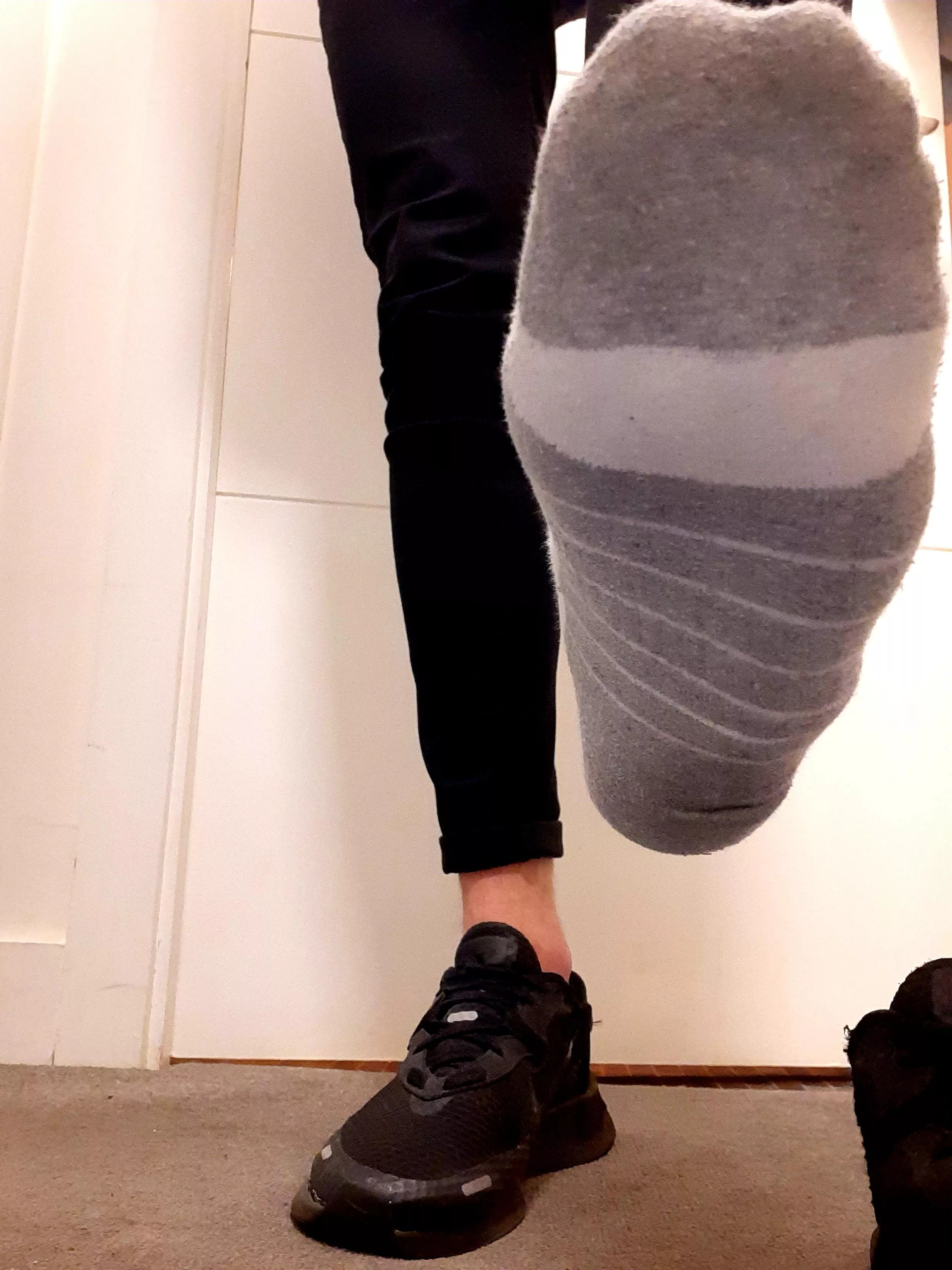 Need someone to give me a foot rub, any volunteers 💦