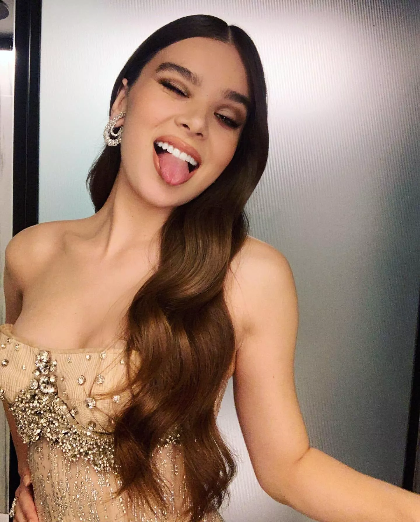 Need someone to milk my cock for Hailee Steinfeld and Madison Beer