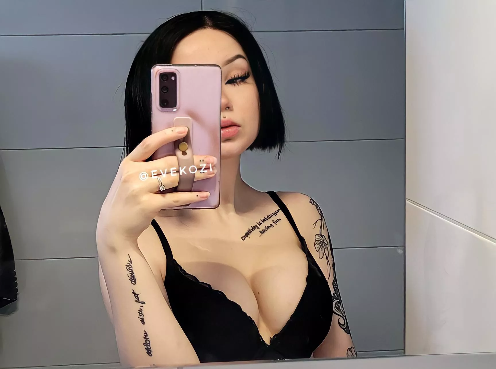 Need someone to play with my tits..