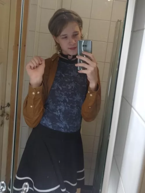 Need someone to tell me if this shirt looks good on me or not 😅