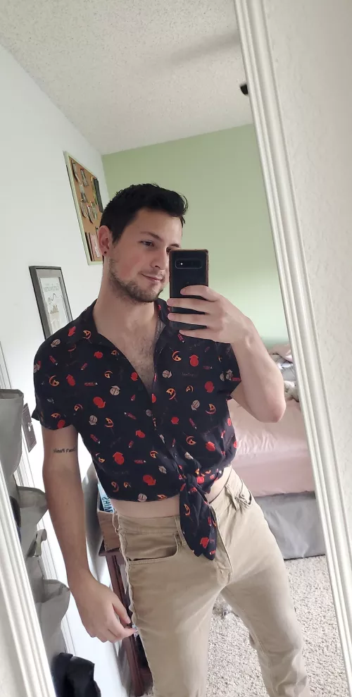 Need someone to watch horror movies with this spooky season๐