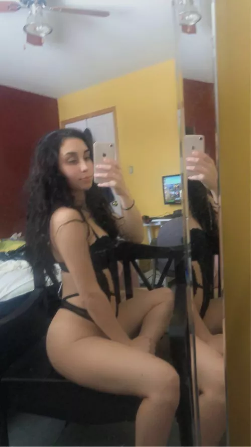 Need to get my pussy fucked rough and my ass painted red ❤️ (f)