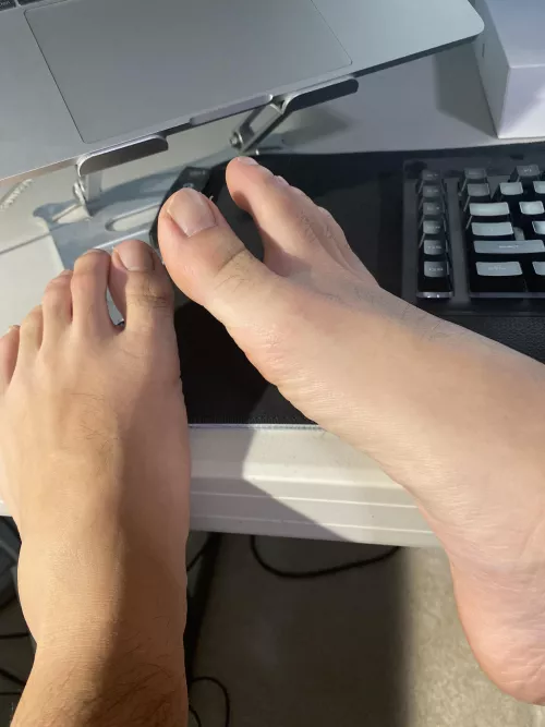 need to give a big cock a nice foot jobβ¦