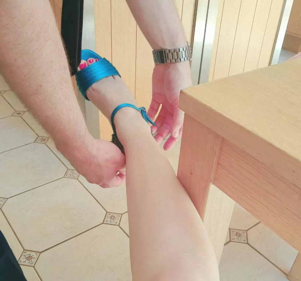 Needed help putting my heels on today ❤ Needed help putting my heels on today ❤