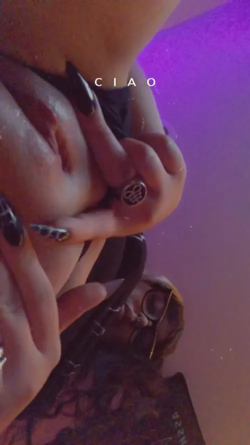 needing my pussy to be licked rn 🥵