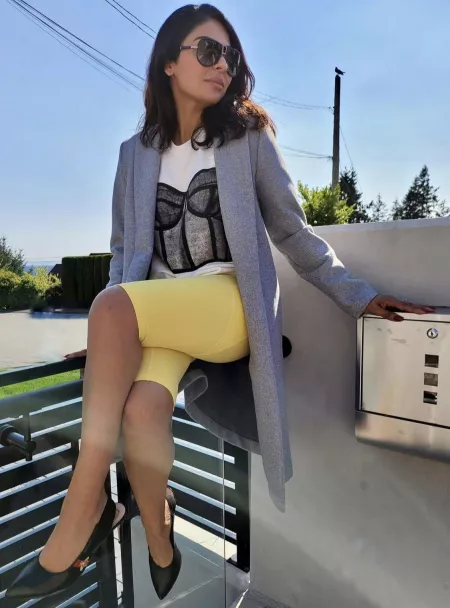 NEERU BAJWA’S SEXY MILKY LEGS AND HOT LEGGINGS!!!