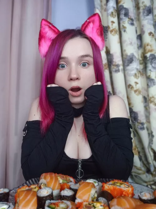 Neko girls really like to eat š¤¤