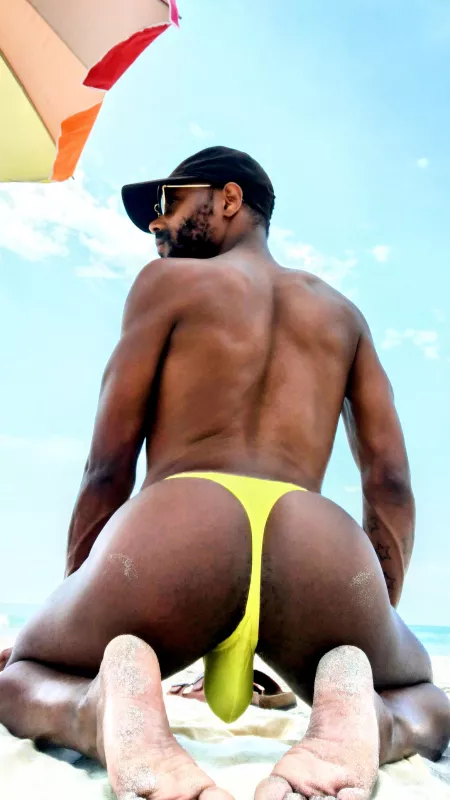 Neon beach vibes 😎✨