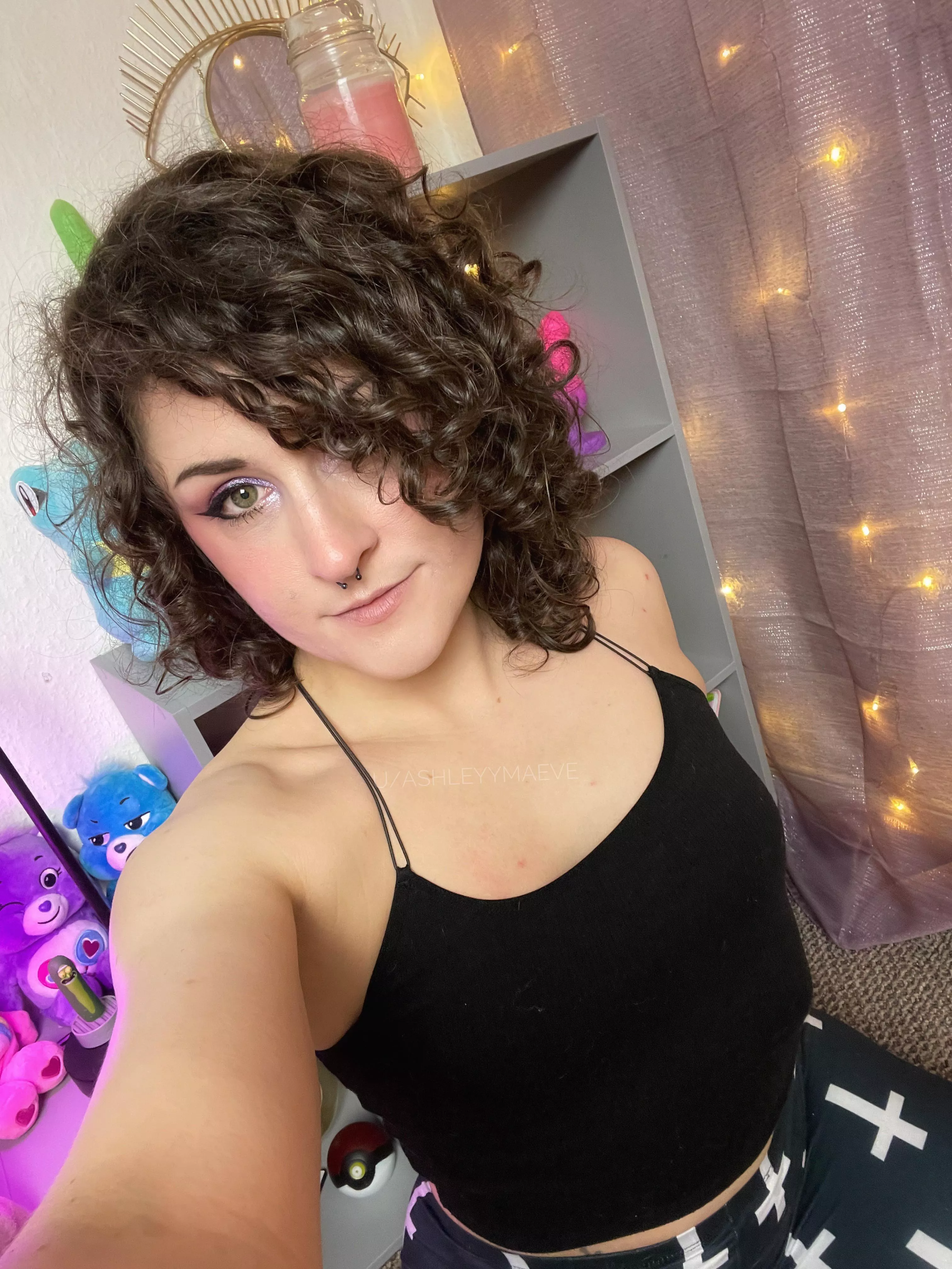 Nerdy emo girl alert ✌️🖤