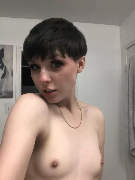Nerdy short haired girls do it better ๐