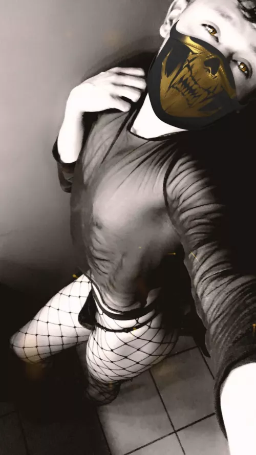 Nervous to show my face but for years i've been hiding my feelings, getting cheated on by girls and think I finally reached my breaking point. I want to try coming out of my shell and embracing a side of me that I've been hiding deep inside. So I promi