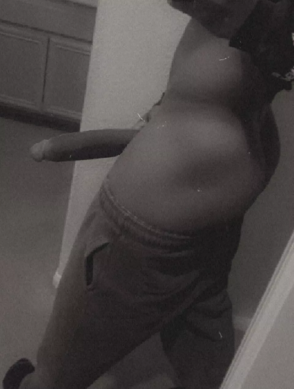 Never been fucked or fucked a guy I’m willing to try both 🥵 HMU gotta be thick tho😋