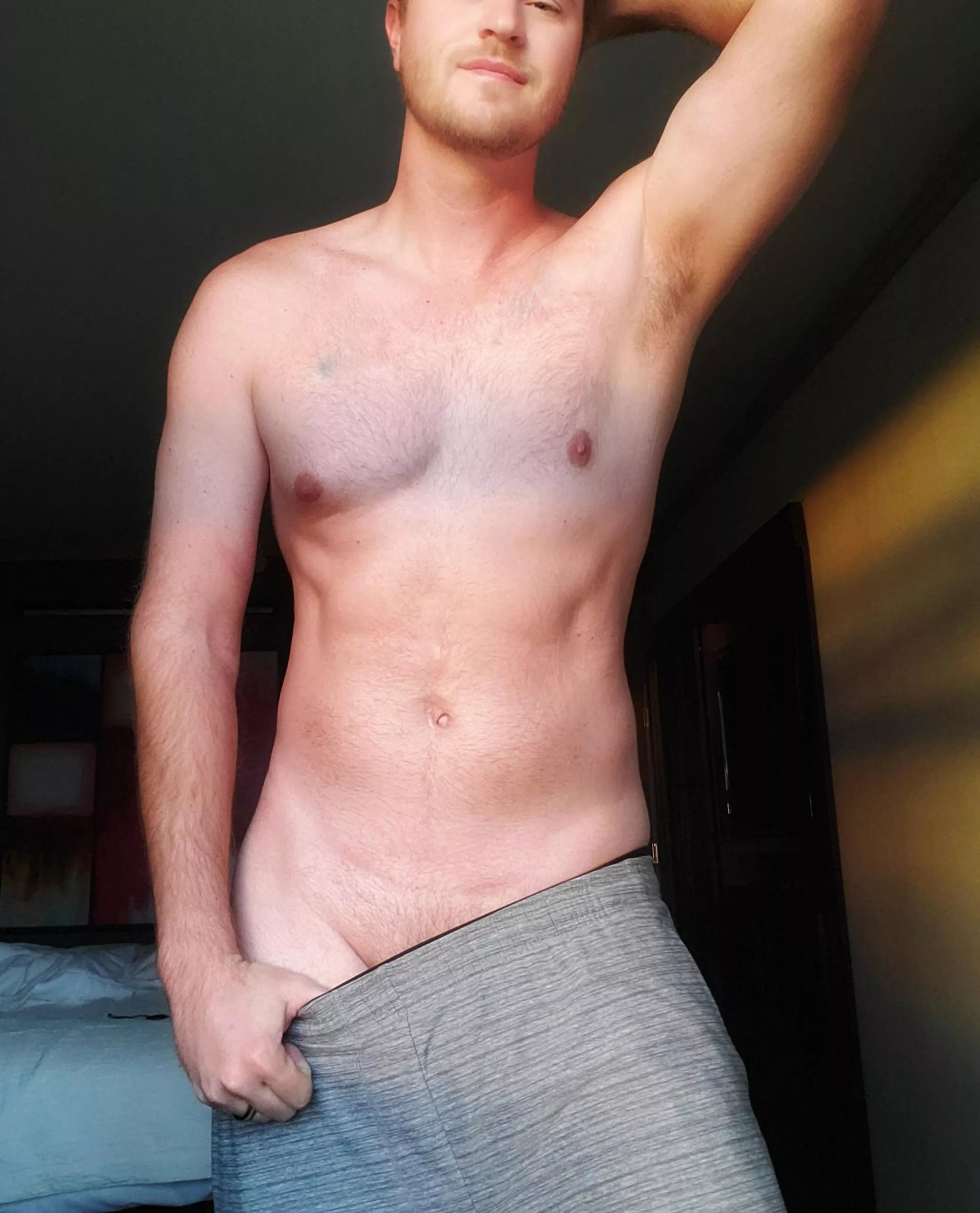 Never let good morning light go unused when you're in a hotel room! Also, I really need some new poses 🤔