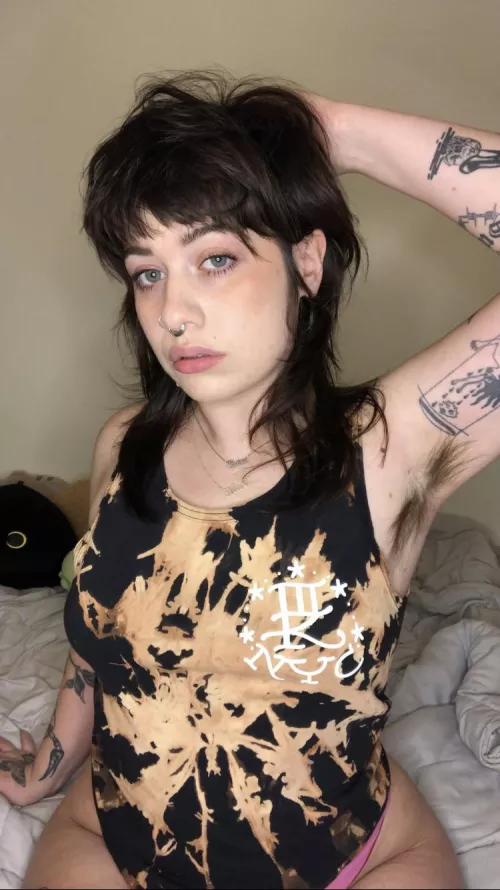 never really post w a natural makeup face but figure it goes w the natural pits